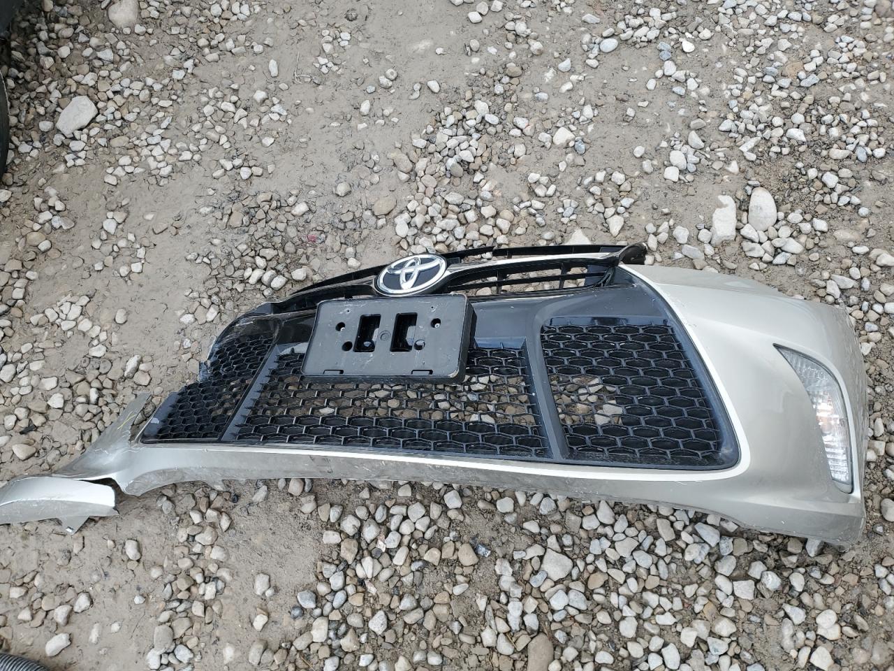 2015 Toyota Camry - Image 12