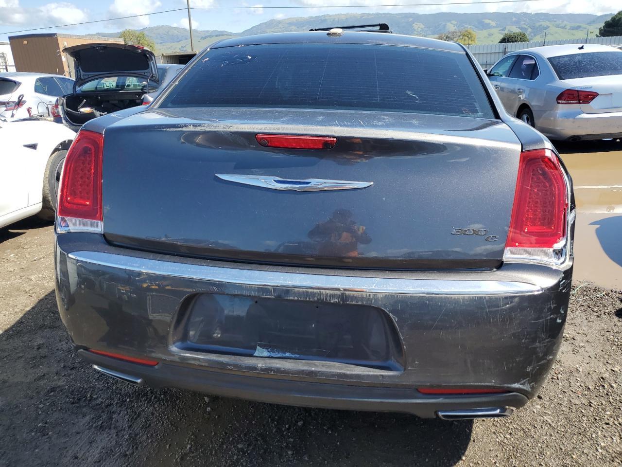 2017 Chrysler 300 - Image 6