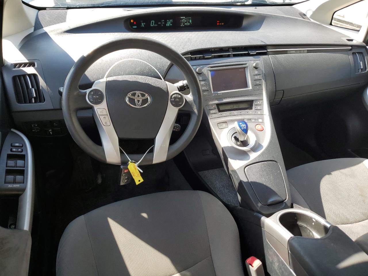 2013 Toyota Prius - Image 8