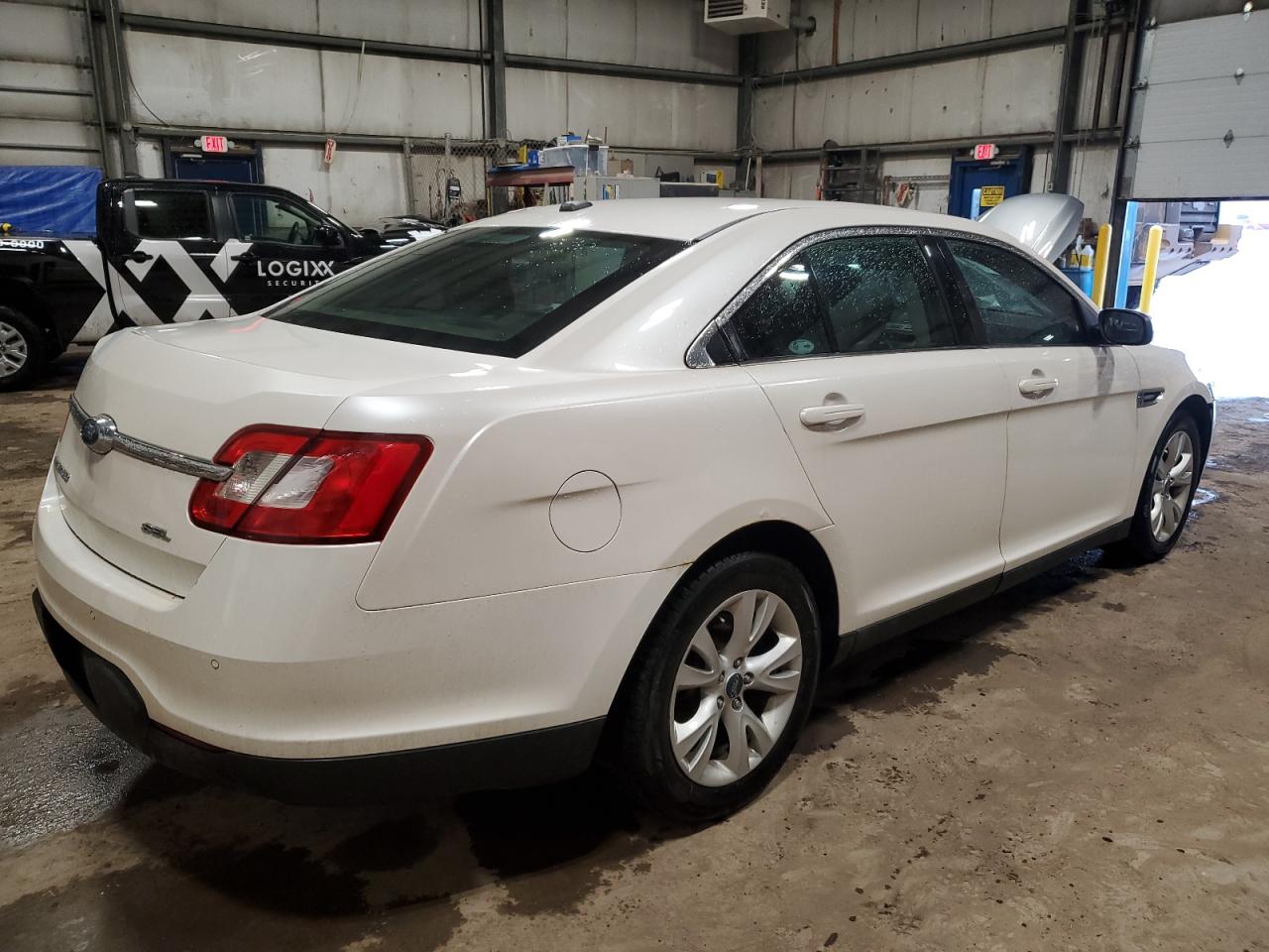 2011 Ford Taurus - Image 3