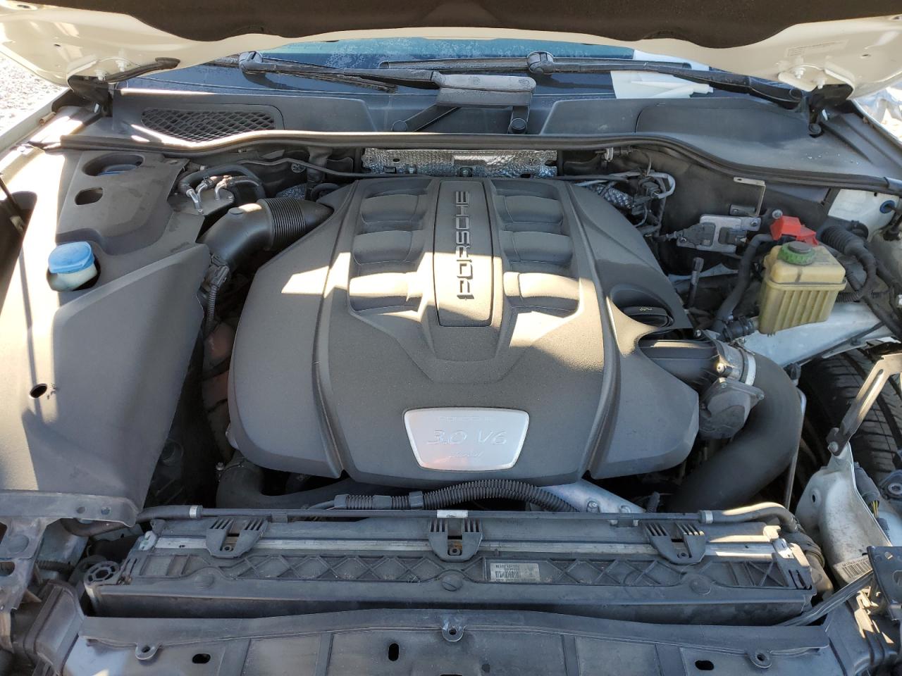 2016 Porsche Cayenne - Image 12