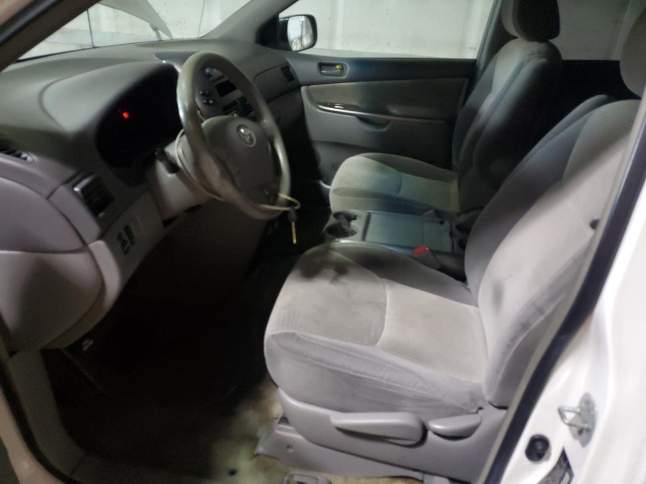 2008 Toyota Sienna - Image 7