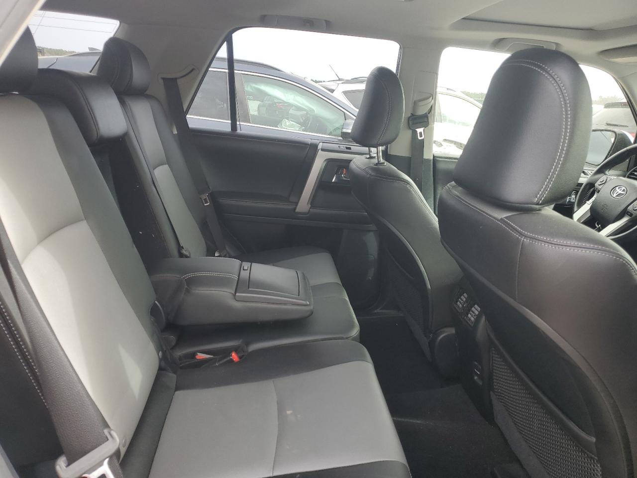 2015 Toyota 4Runner - Image 10