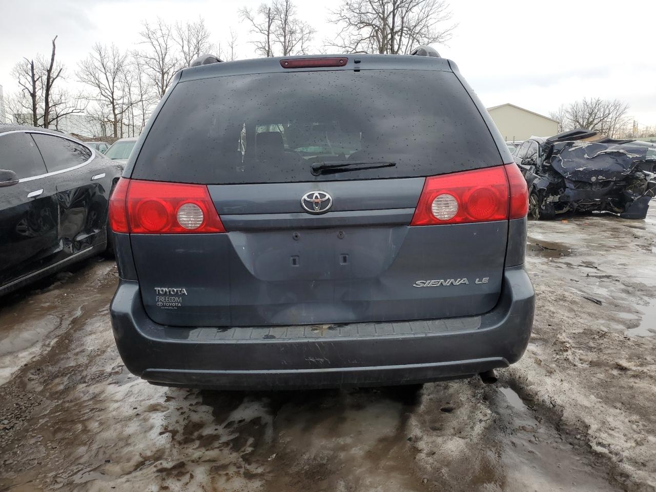 2009 Toyota Sienna - Image 6