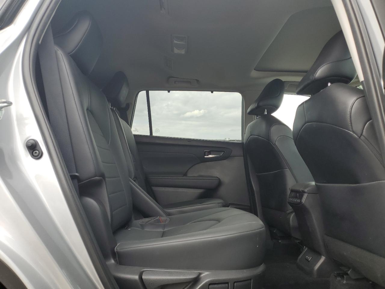 2022 Toyota Highlander Xle VIN: 5TDHZRAH2NS121814 Lot: 50710215