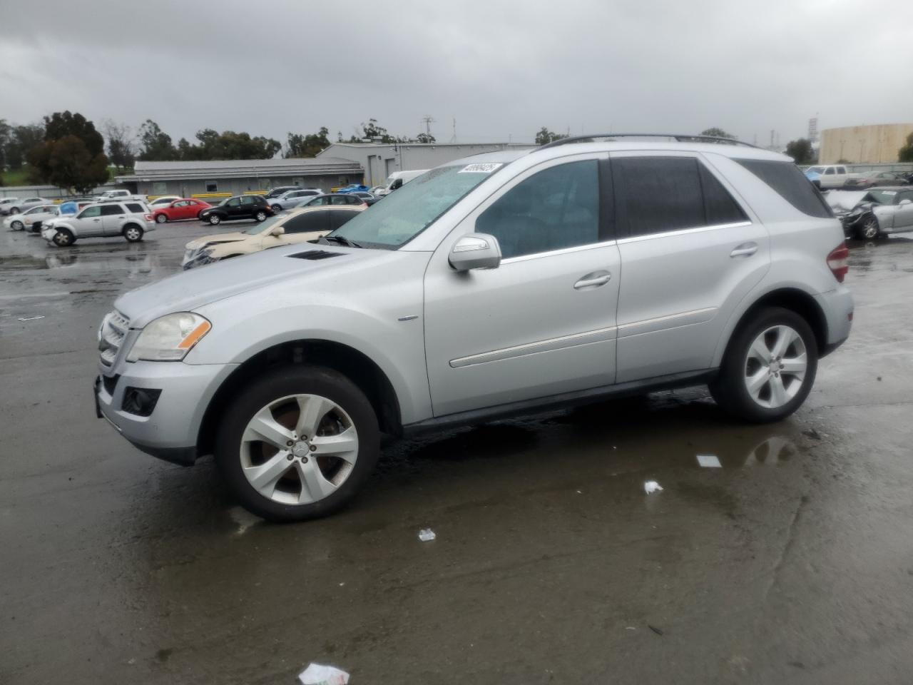 2010 Mercedes-Benz Ml 350 Bluetec for Sale in Martinez, CA - Minor Dent/Scratches