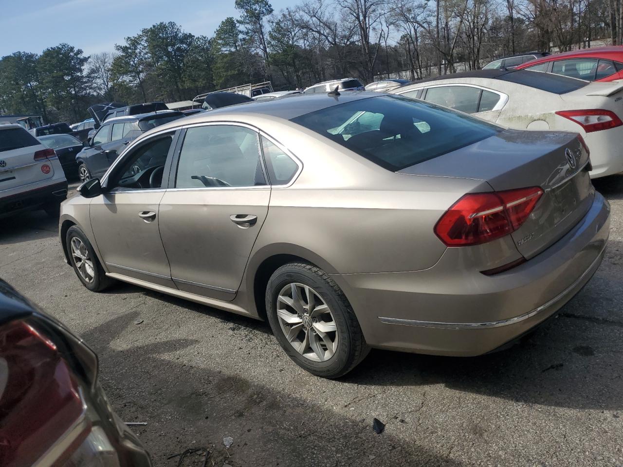 2016 Volkswagen Passat - Image 2