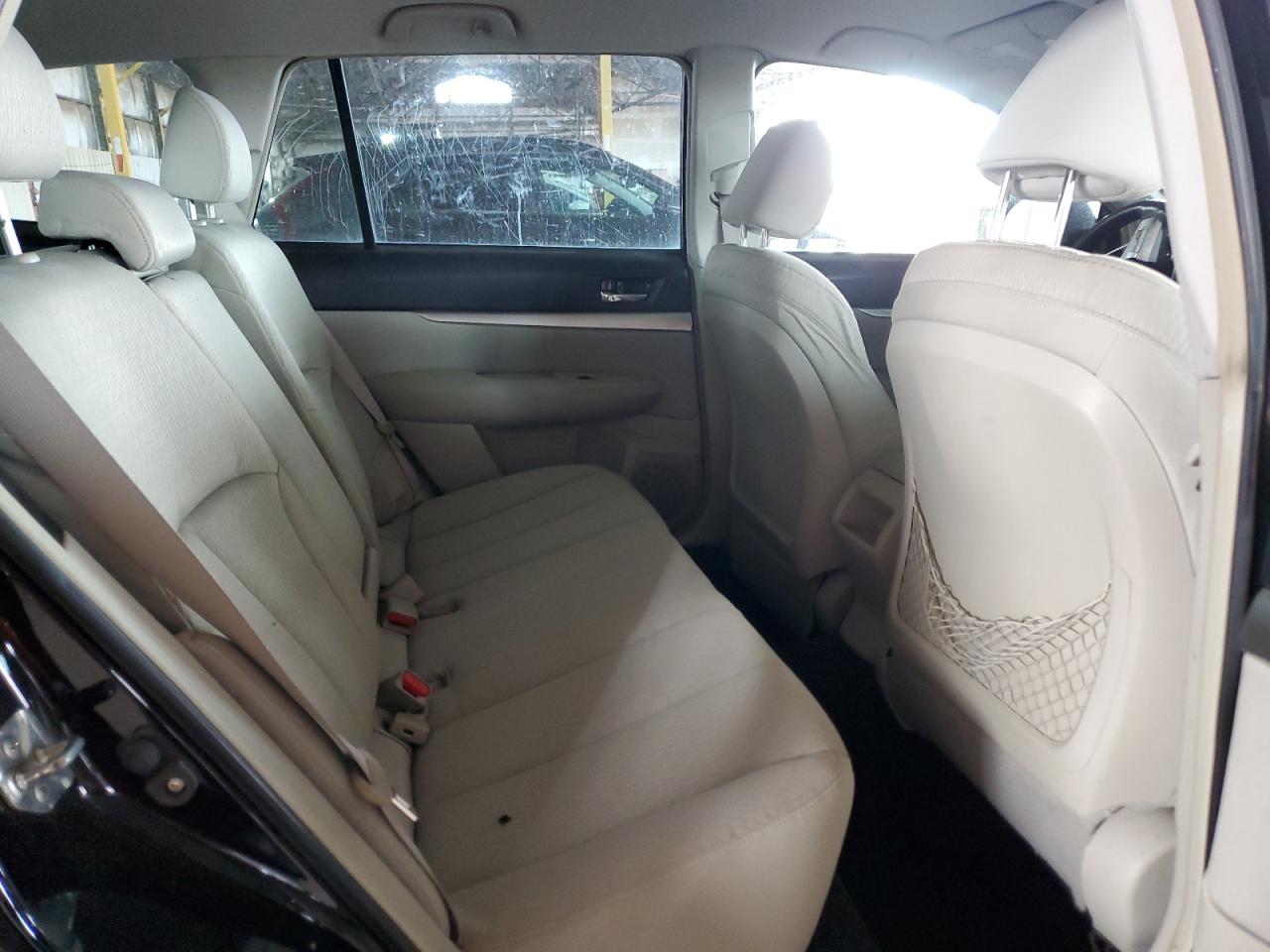 2011 Subaru Outback - Image 10