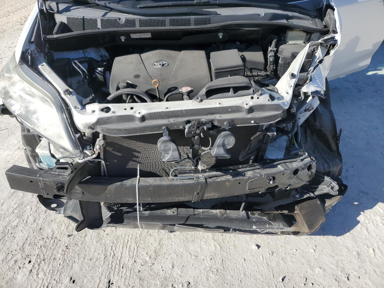 2017 Toyota Sienna - Image 14