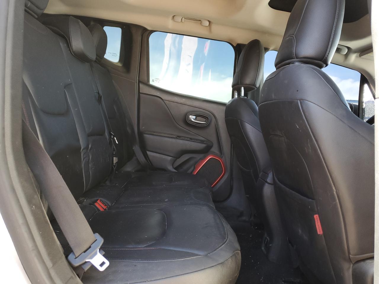 2017 Jeep Renegade - Image 11