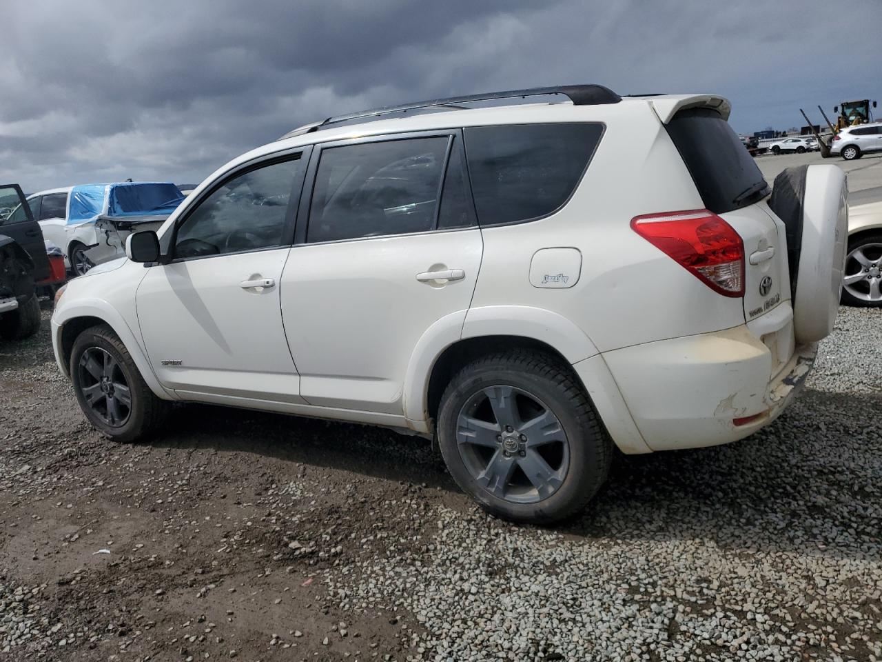 2007 Toyota RAV 4 - Image 2