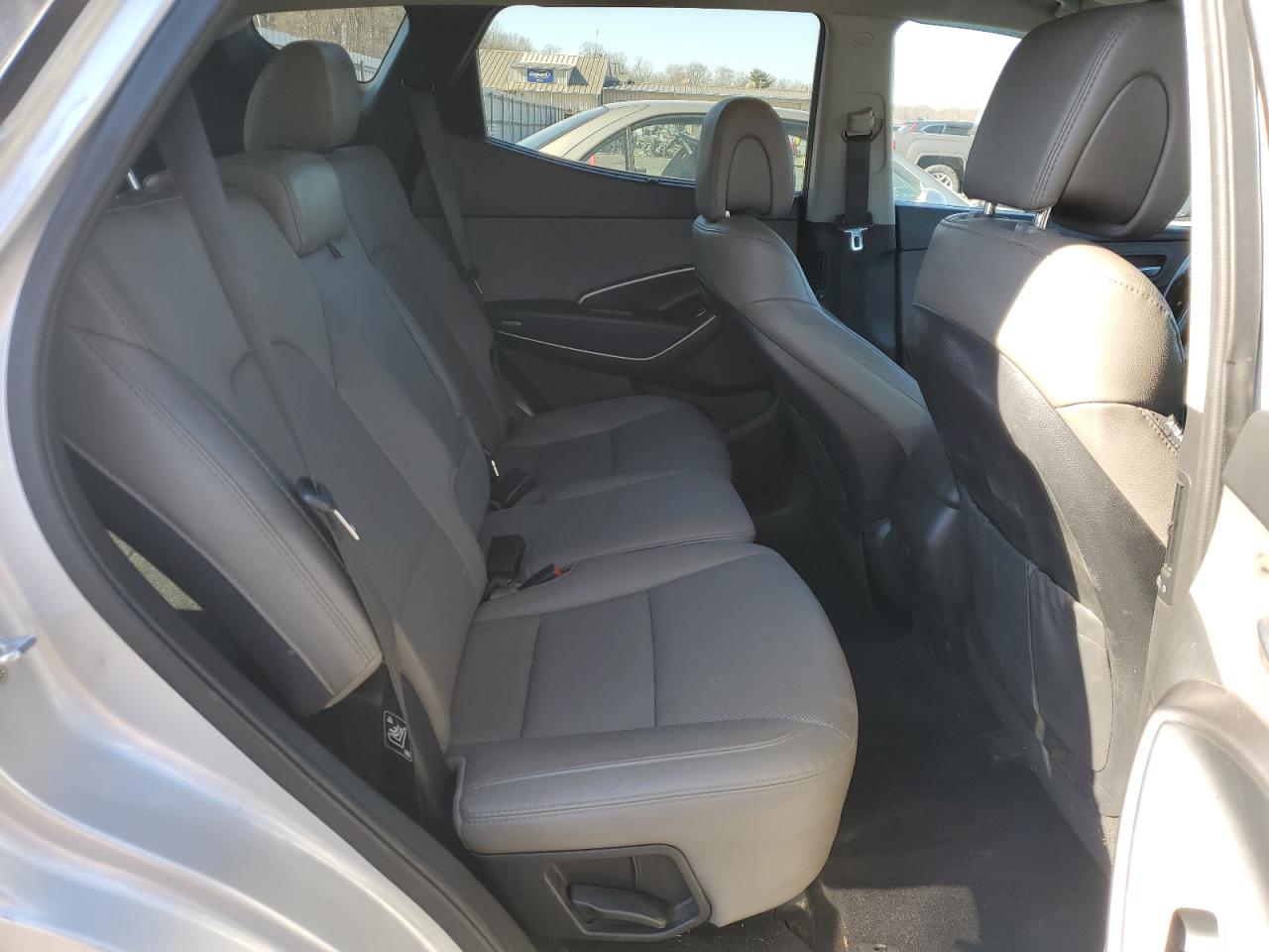 2017 Hyundai Santa Fe - Image 11