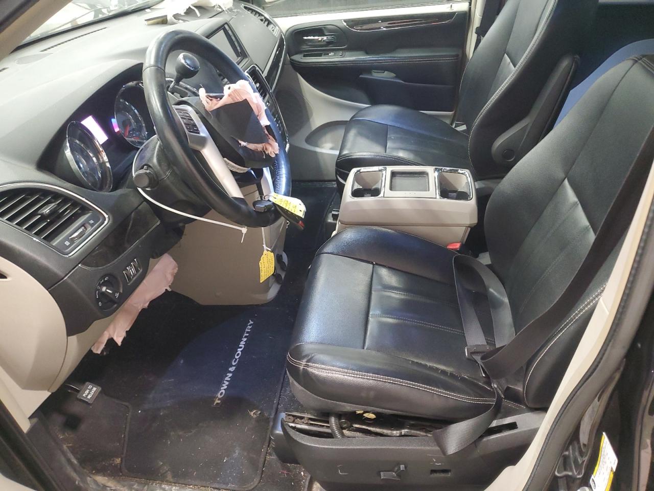 2015 Chrysler Town & Country - Image 7