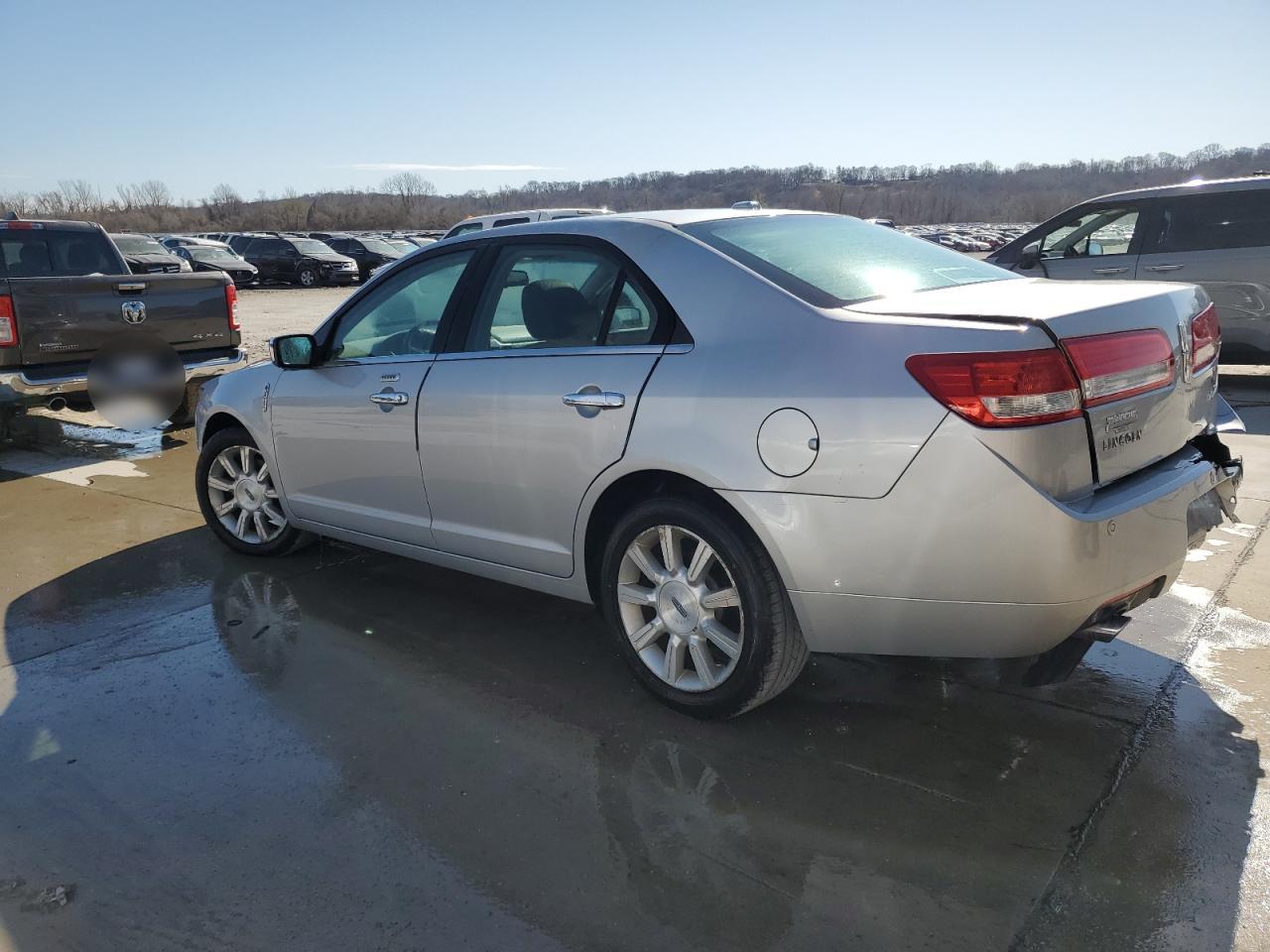 2010 Lincoln MKZ - Image 2