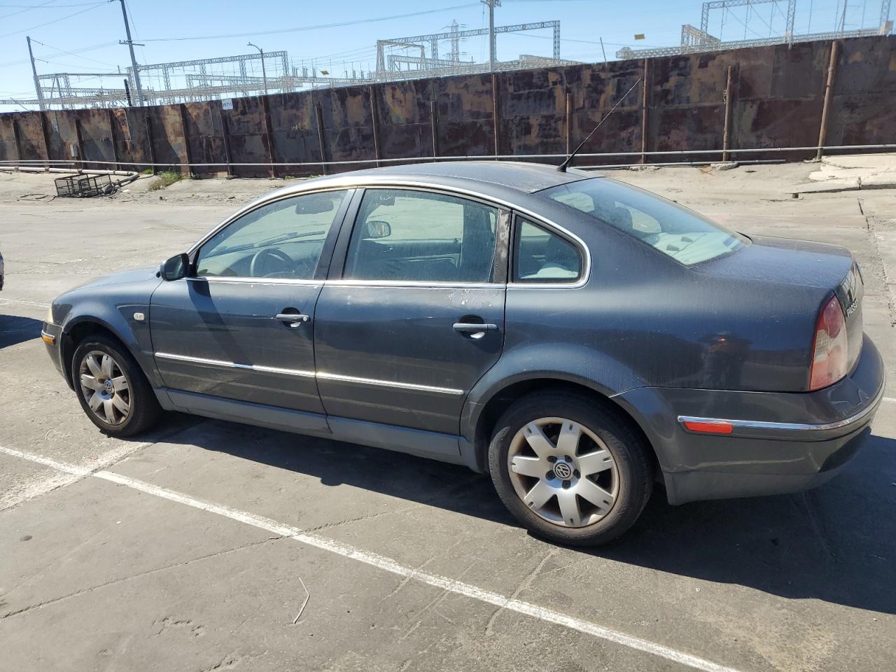 2001 Volkswagen Passat - Image 2