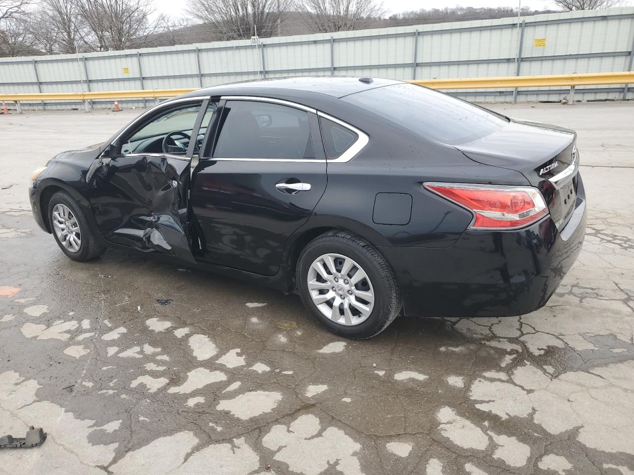 2015 Nissan Altima - Image 2
