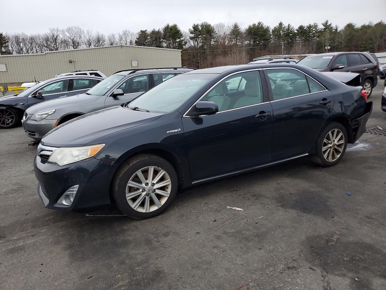 2014 Toyota Camry Hybrid for Sale in Exeter, RI - Rear End