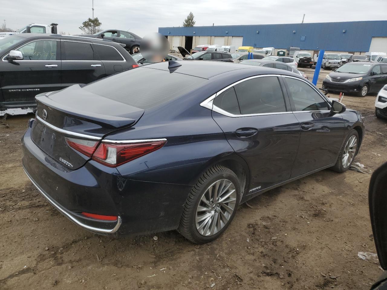2019 Lexus ES - Image 3
