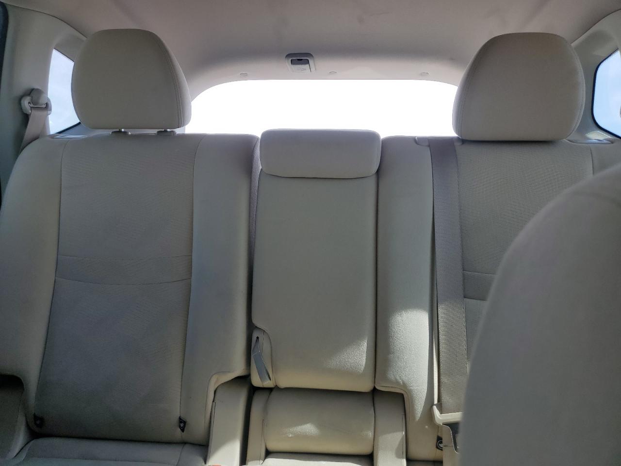 2016 Nissan Rogue - Image 10