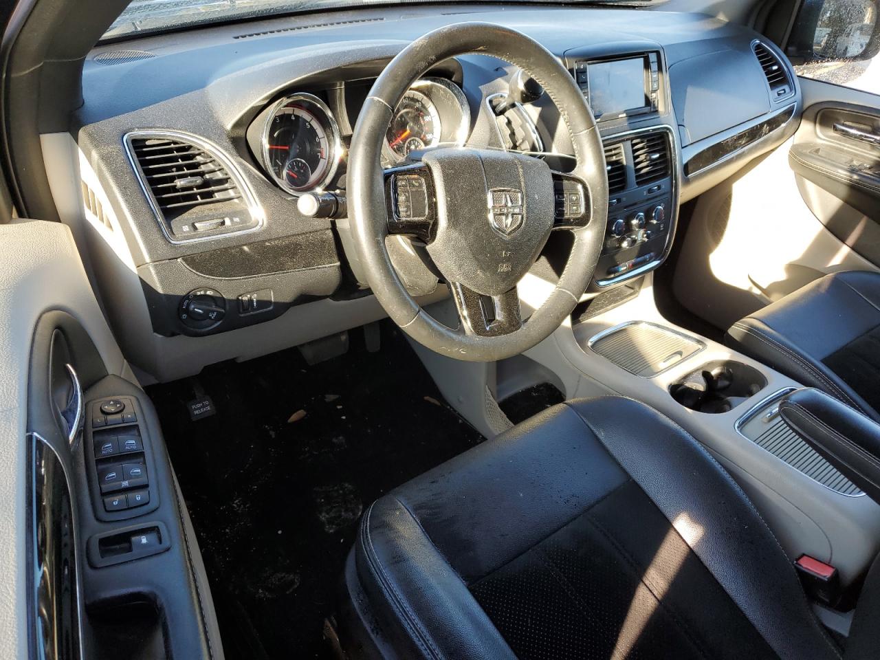 2017 Dodge Caravan - Image 8