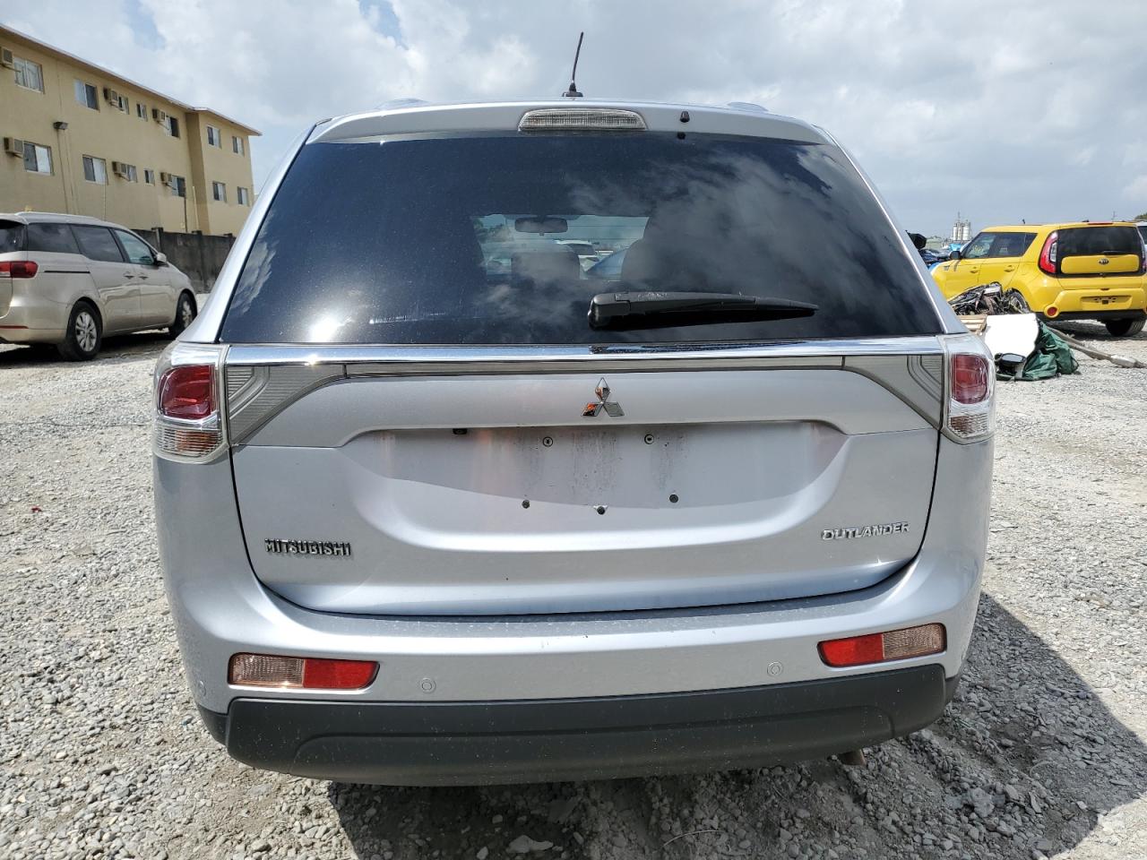 2014 Mitsubishi Outlander - Image 6