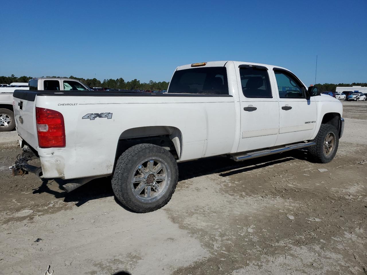 2007 Chevrolet Silverado - Image 3