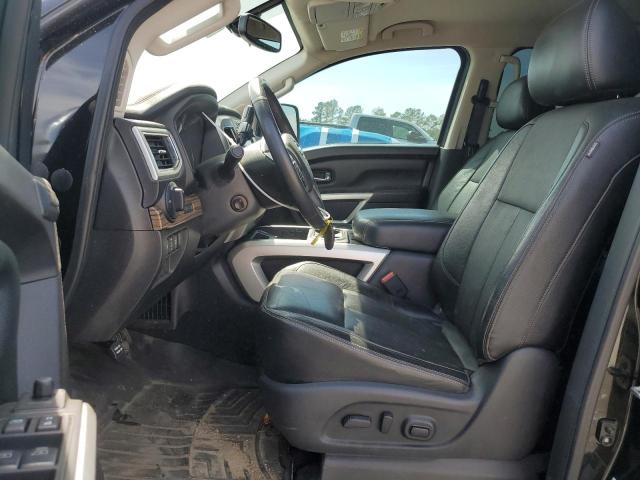 Pickups NISSAN TITAN 2016 Czarny