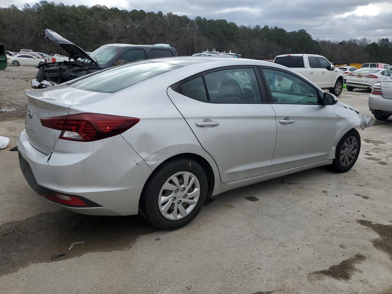 2019 Hyundai Elantra - Image 3
