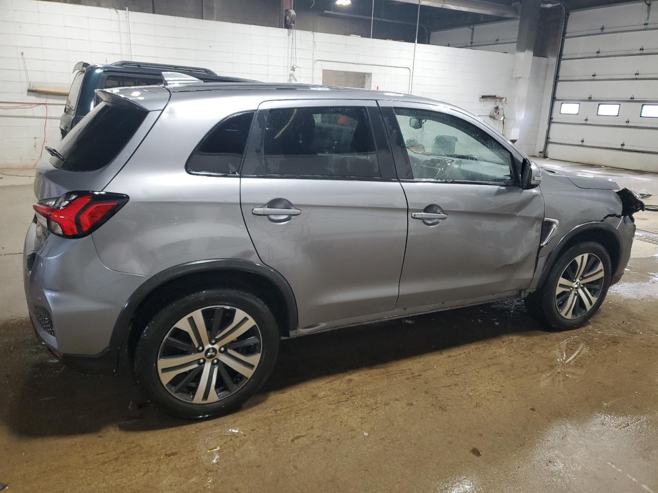 2020 Mitsubishi Outlander - Image 3
