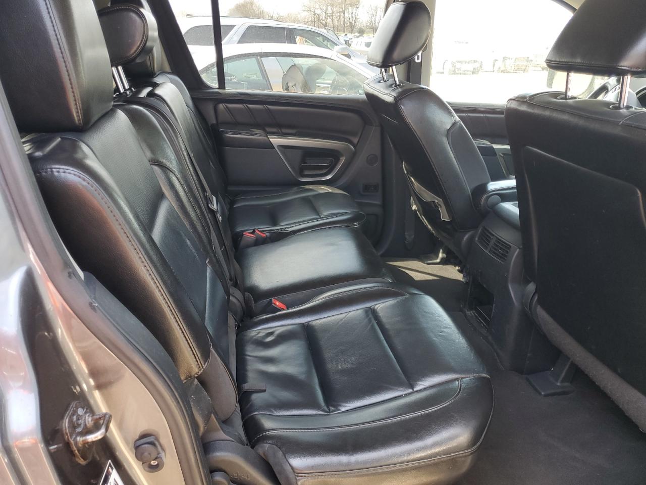2015 Nissan Armada - Image 11