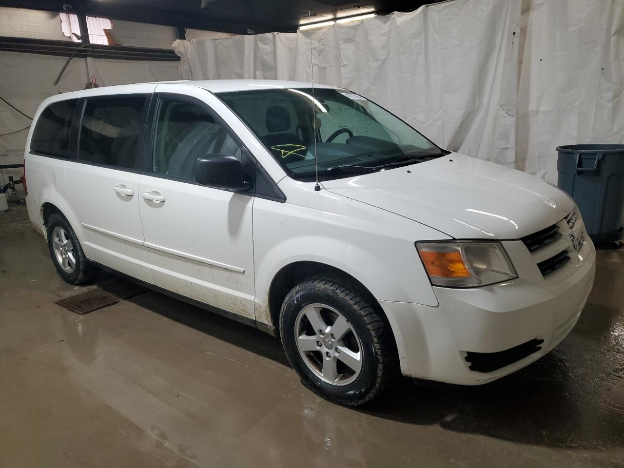 2010 Dodge Caravan - Image 4