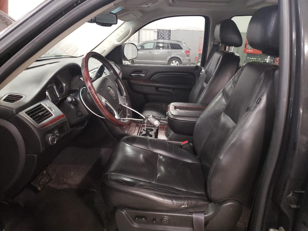 2011 Cadillac Escalade - Image 7