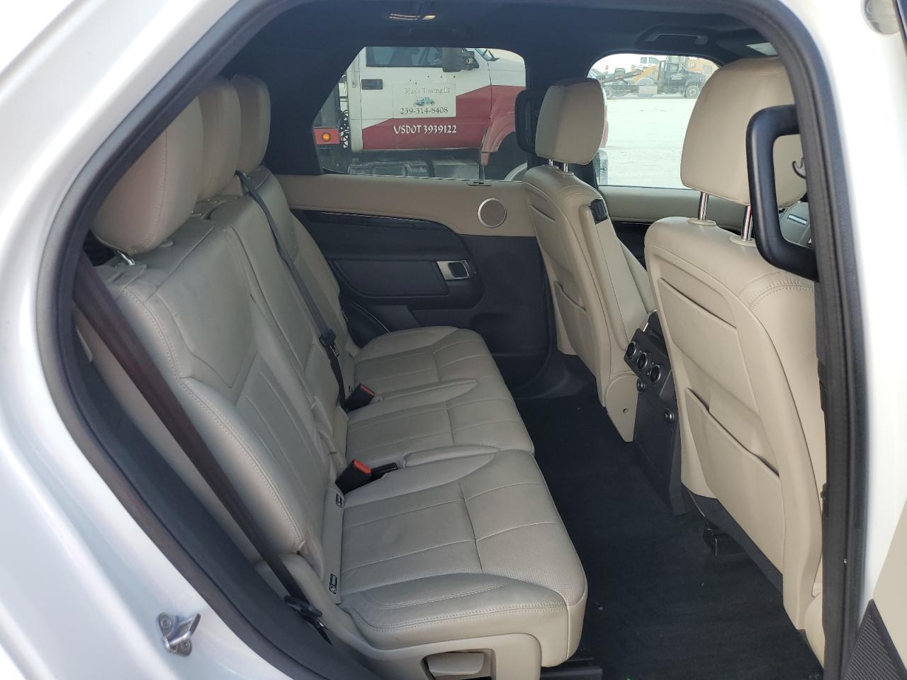 2019 Land Rover Discovery - Image 11