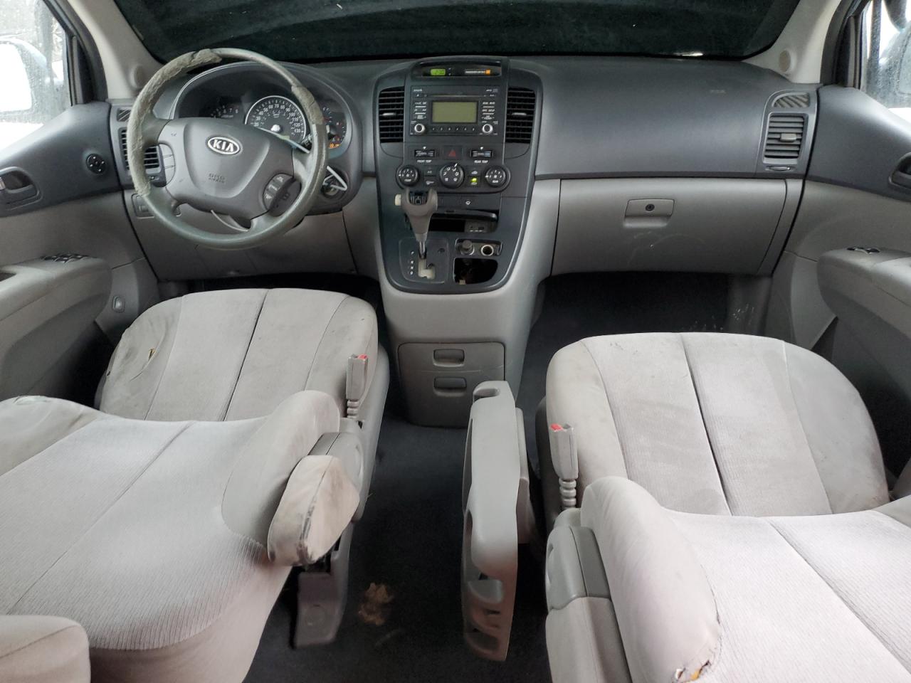 2010 Kia Sedona - Image 8