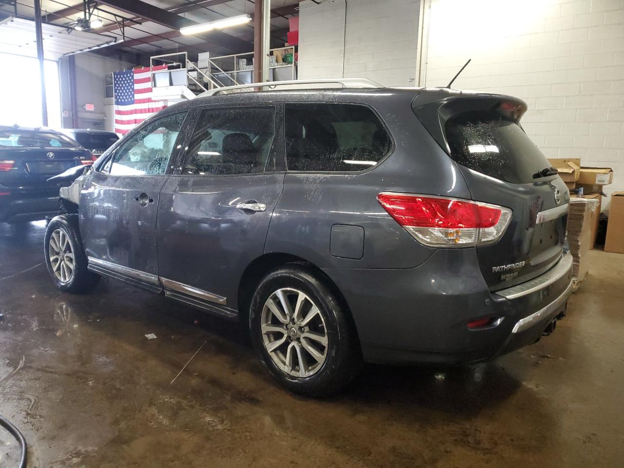 2013 Nissan Pathfinder - Image 2