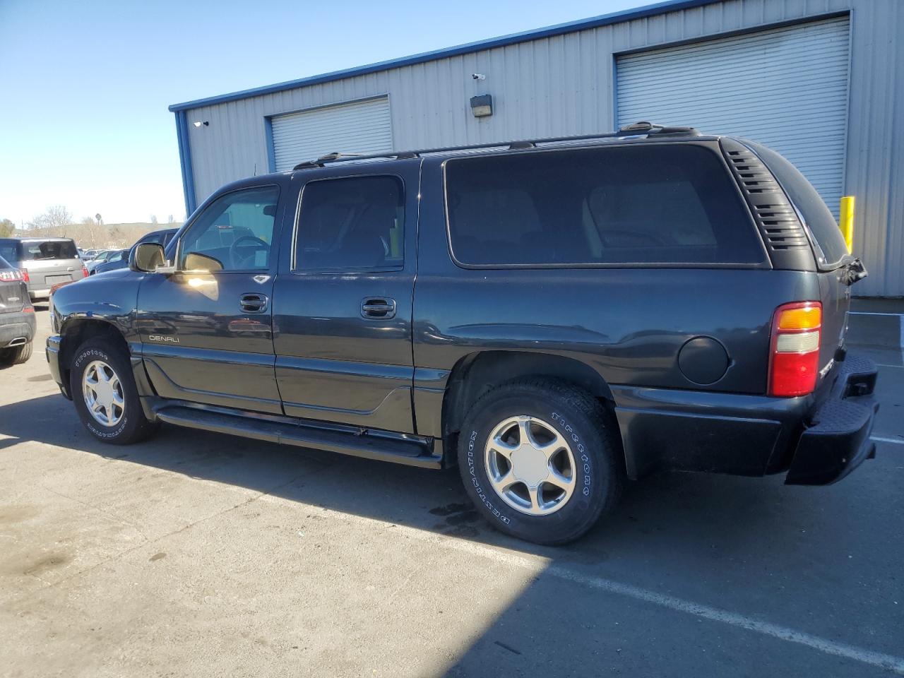 2003 GMC Yukon - Image 2
