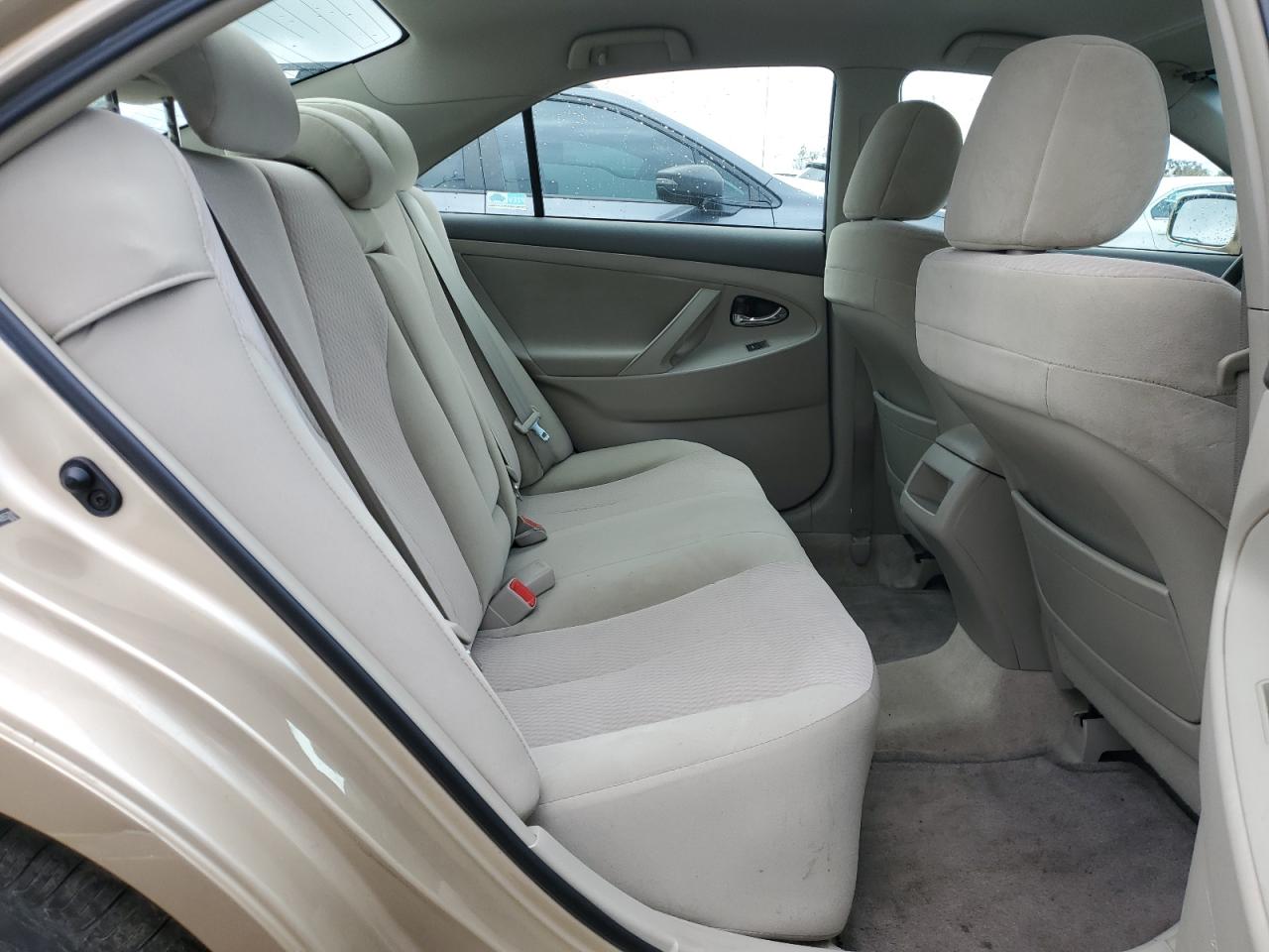 2010 Toyota Camry - Image 10