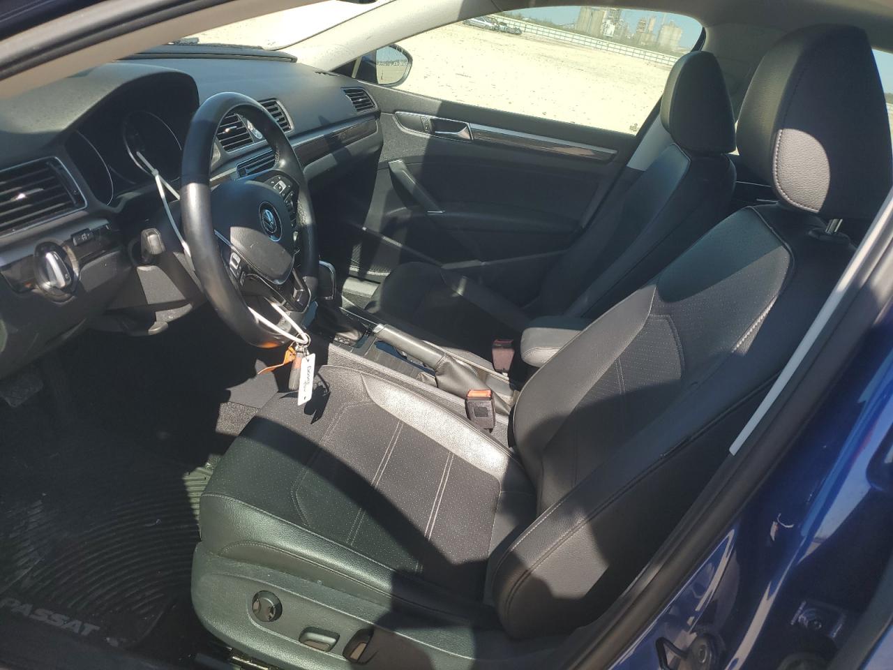 2017 Volkswagen Passat - Image 7