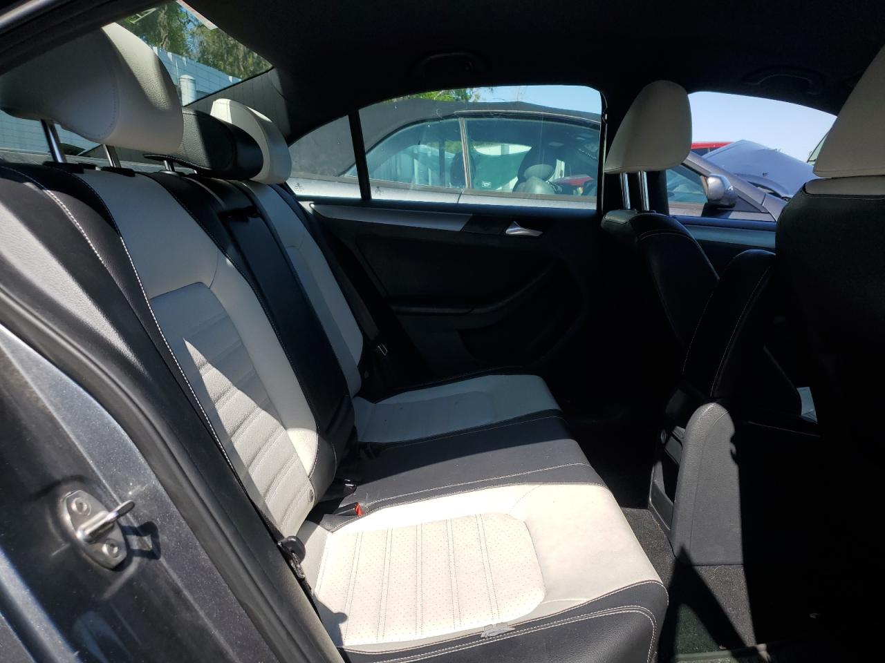 2016 Volkswagen Jetta - Image 10