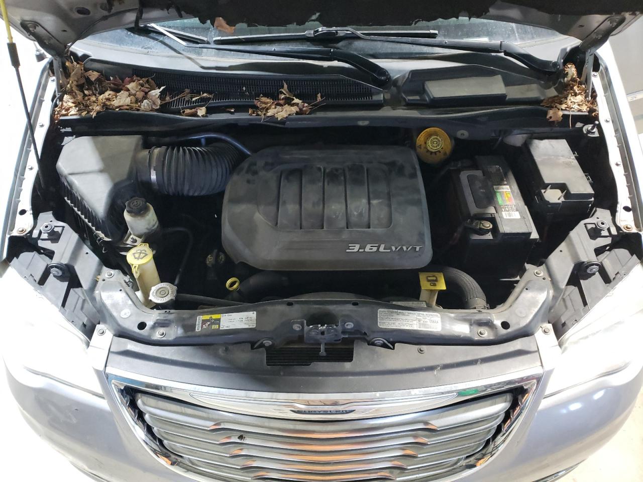 2014 Chrysler Town & Country - Image 12