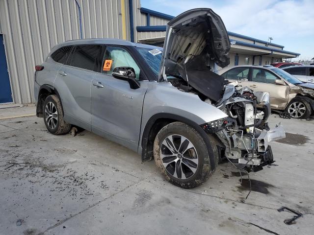 TOYOTA HIGHLANDER 2021 Srebrny