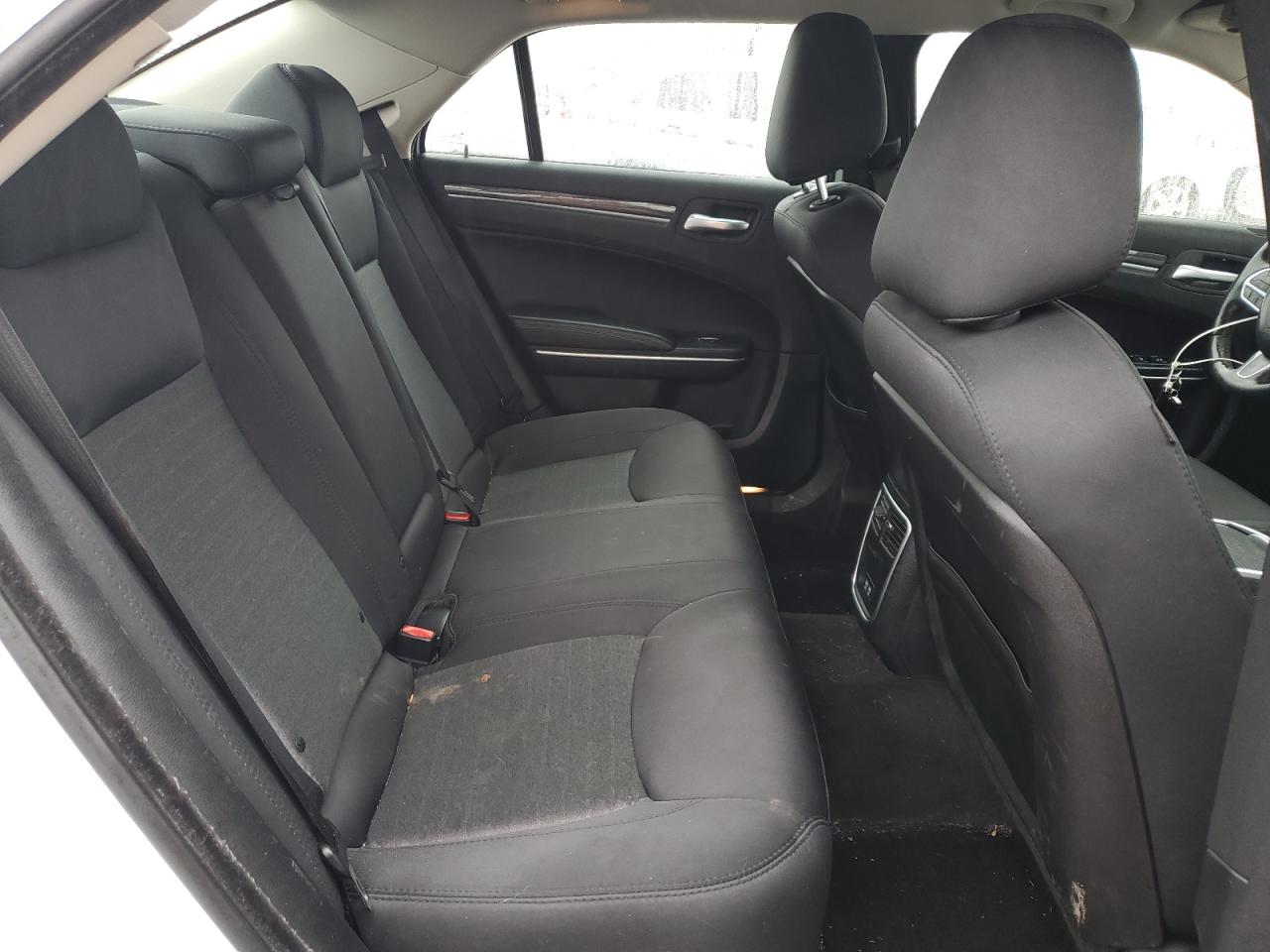 2018 Chrysler 300 - Image 11