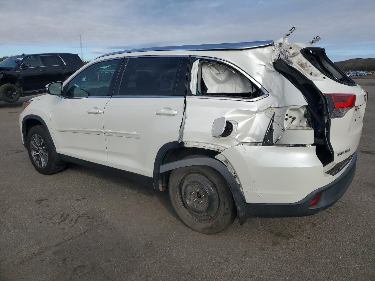 2019 Toyota Highlander - Image 2