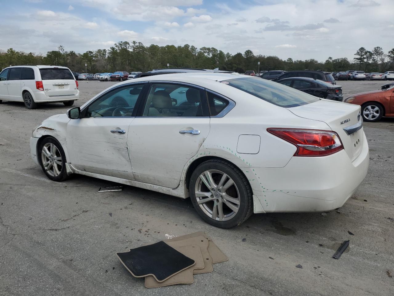 2013 Nissan Altima - Image 2