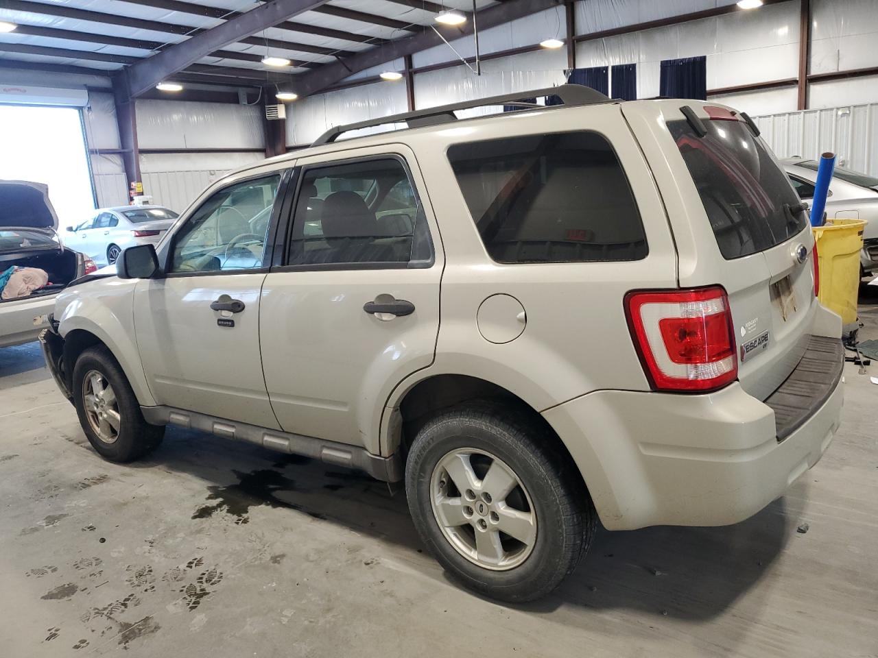2009 Ford Escape - Image 2