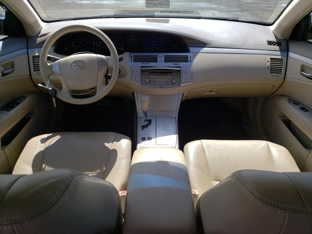 2010 Toyota Avalon - Image 8