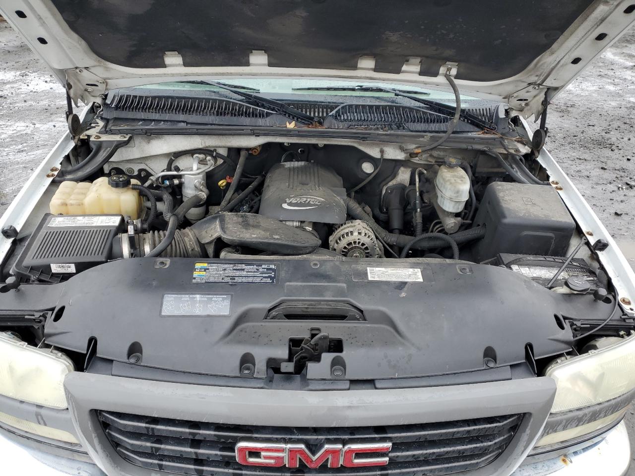 2004 GMC Sierra - Image 11