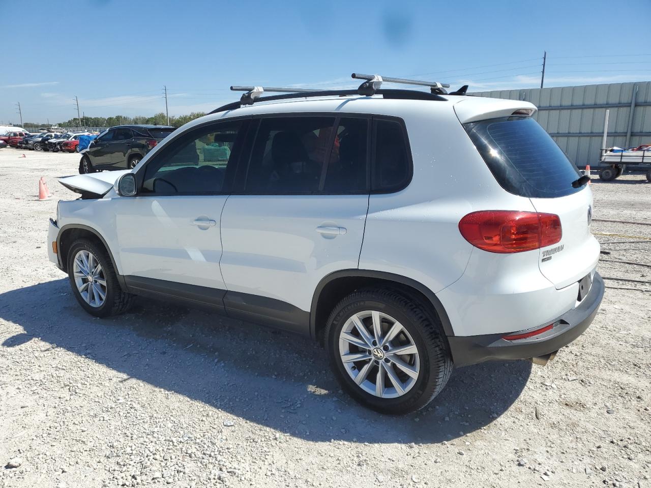 2017 Volkswagen Tiguan - Image 2
