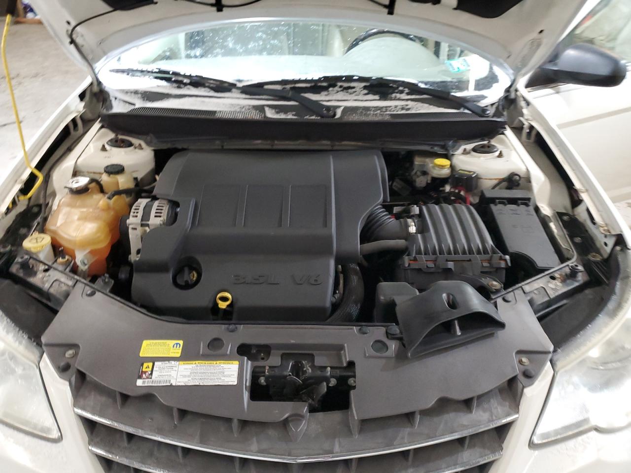 2010 Chrysler Sebring - Image 11