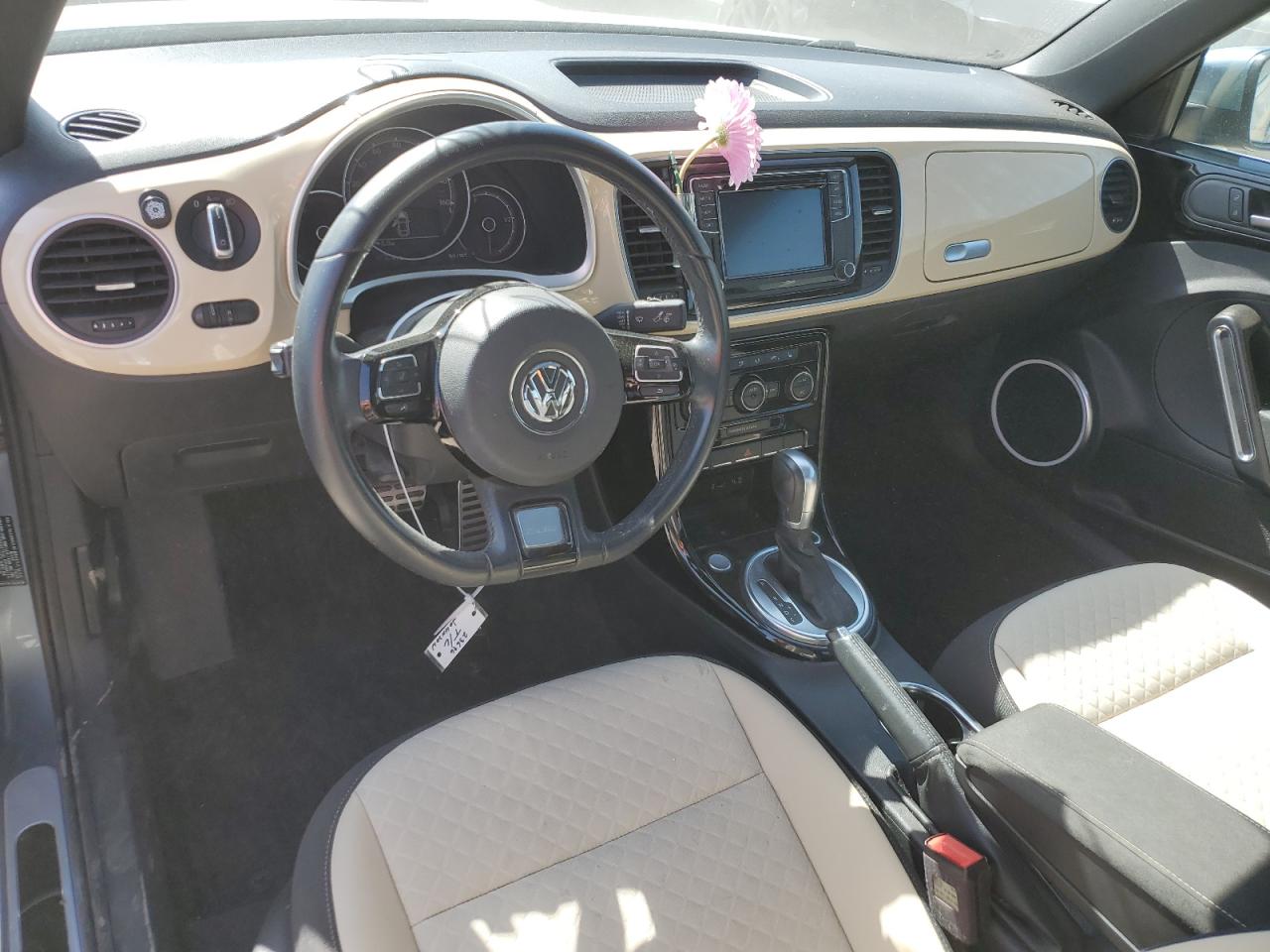 2019 Volkswagen Beetle - Image 8